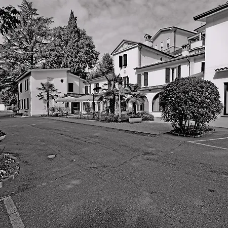 Hotel Ristorante La Grotta Hotel 3*