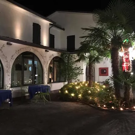 Hotel Ristorante La Grotta 3* Castiglione Delle Stiviere