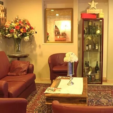 Ξενοδοχείο Hotel Ristorante La Grotta 3*