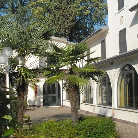 Hotel Ristorante La Grotta 3*