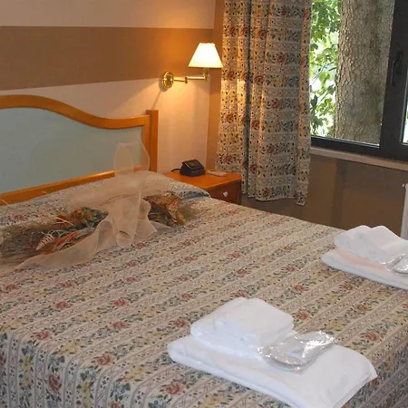 Hotel Ristorante La Grotta 3*
